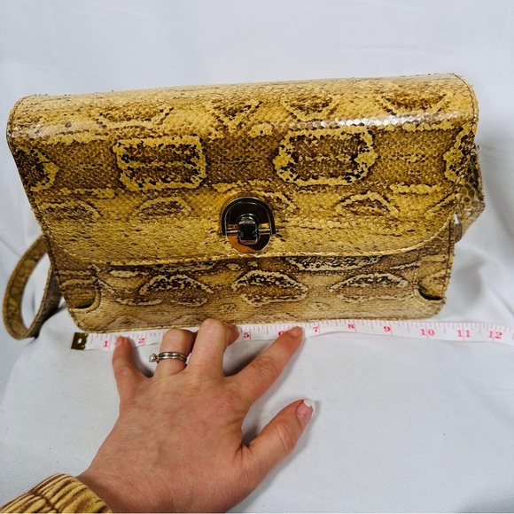 Vintage Python Shoulder Bag with Genuine Snakeskin and Flap Turnlock - Picture 9 of 16